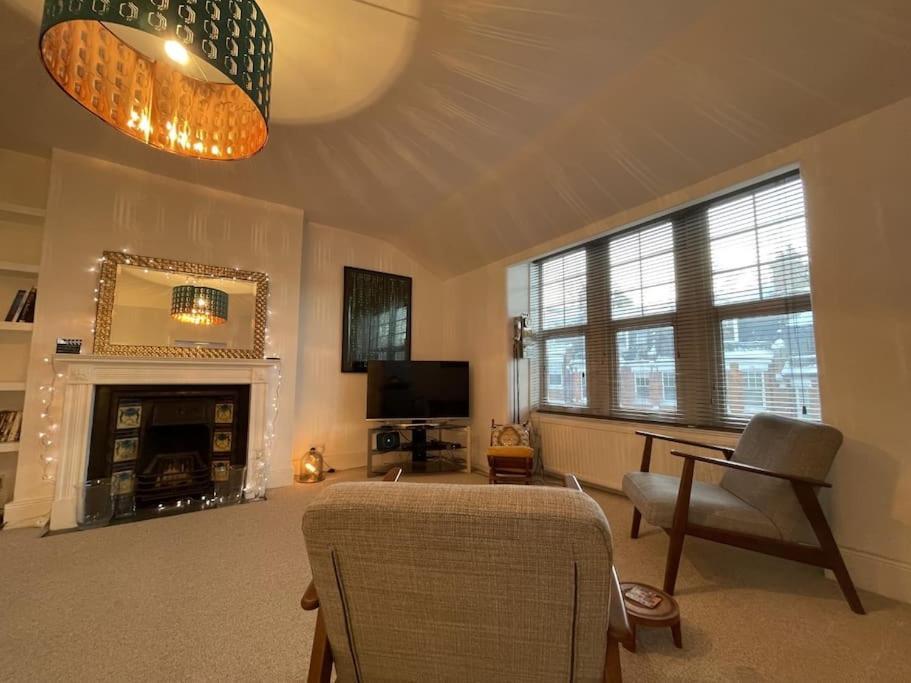 Spacious Two Bedroom Flat In Prestigious Highgate. London Kültér fotó